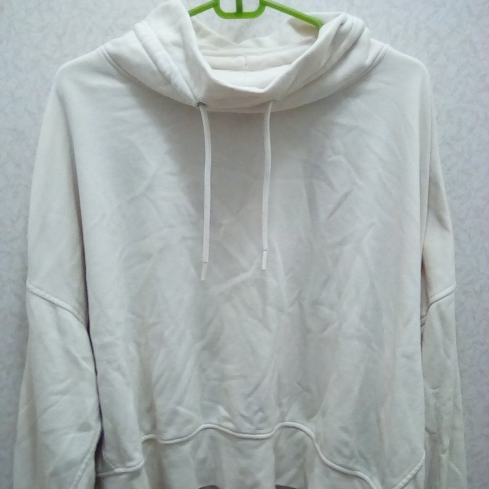 OLD NAVY CROPPED SWEATSHIRT